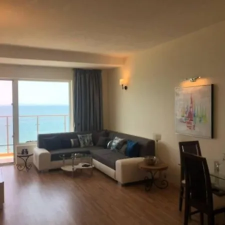 Sea Front Coral Daire